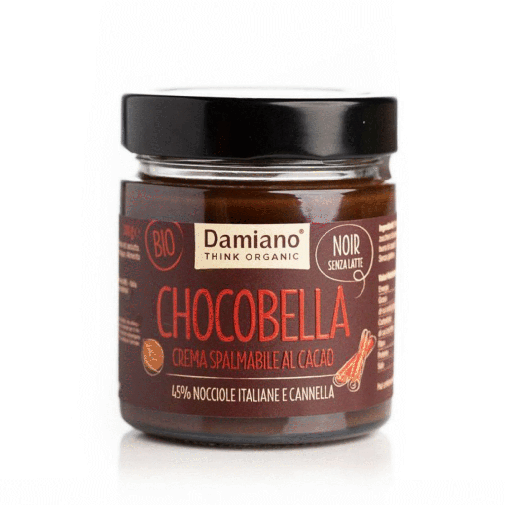 Буркан крем Damiano Chocobella с италиански лешници и канела 200 г на бял фон
