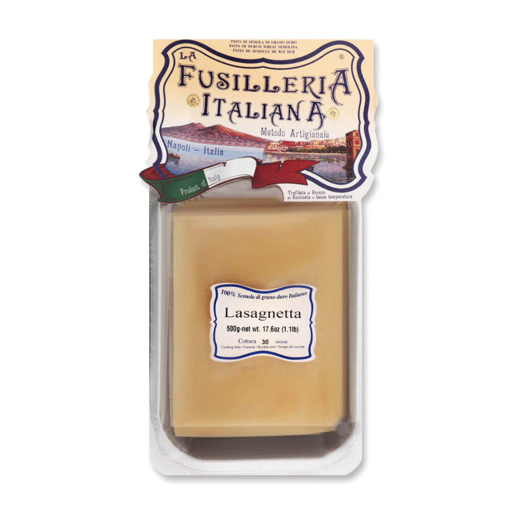 Опаковка Fusilleria IGP кори за лазаня 500 г с изображение на готова лазаня на фона.