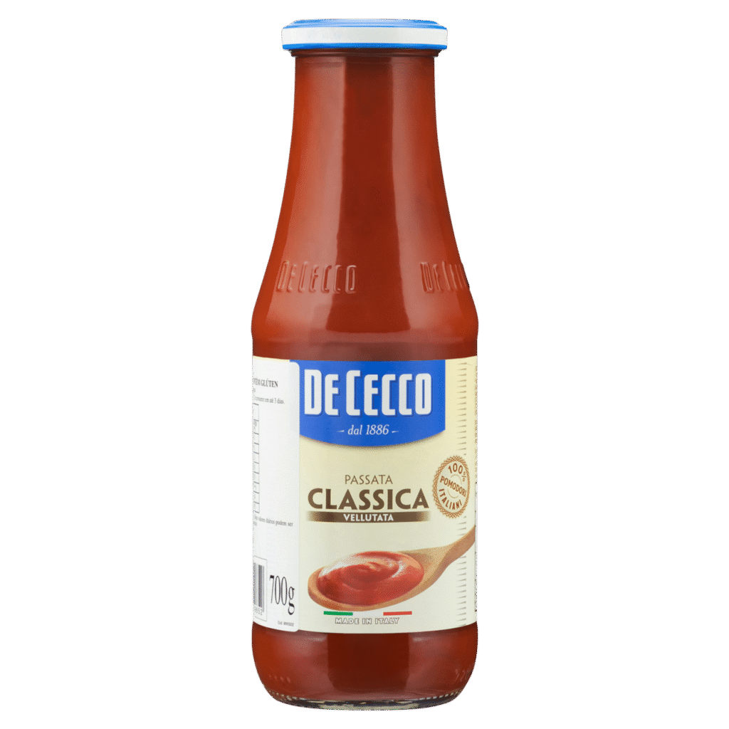 Бутилка с пасирани домати De Cecco Classica 700 г – гладък италиански сос с интензивно червен цвят и без семки.