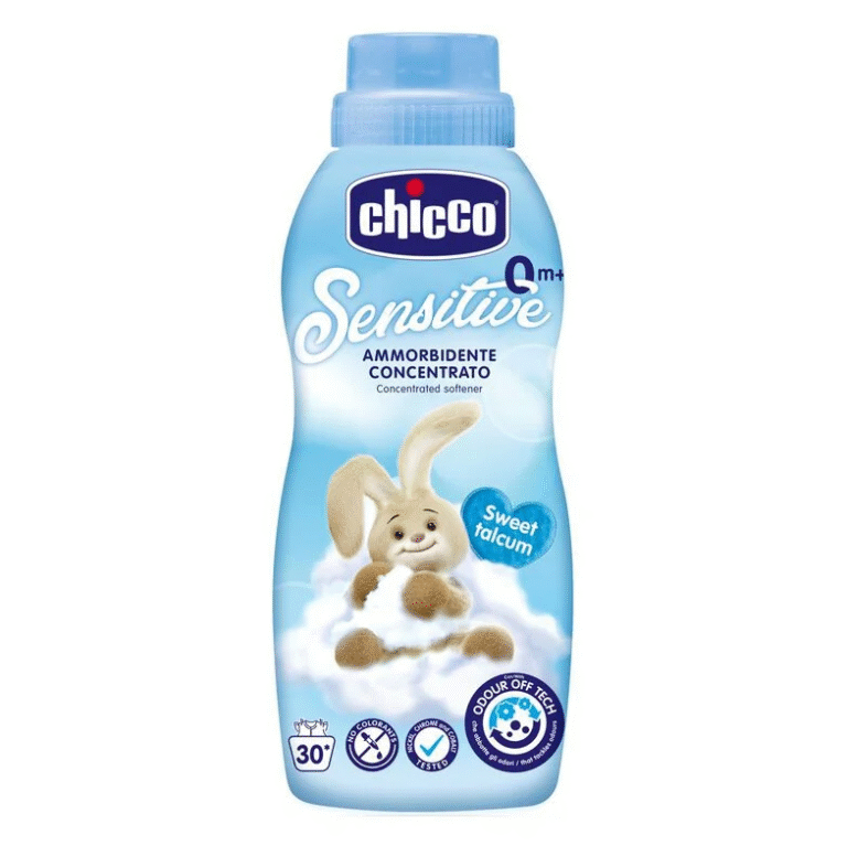 Бутилка концентриран омекотител Chicco Sweet Talcum 750 ml с аромат на сладък талк.