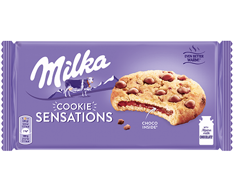 Опаковка на Milka Sensation Choco бисквити с шоколадов пълнеж 156 г, показваща хрупкави бисквити с крем.