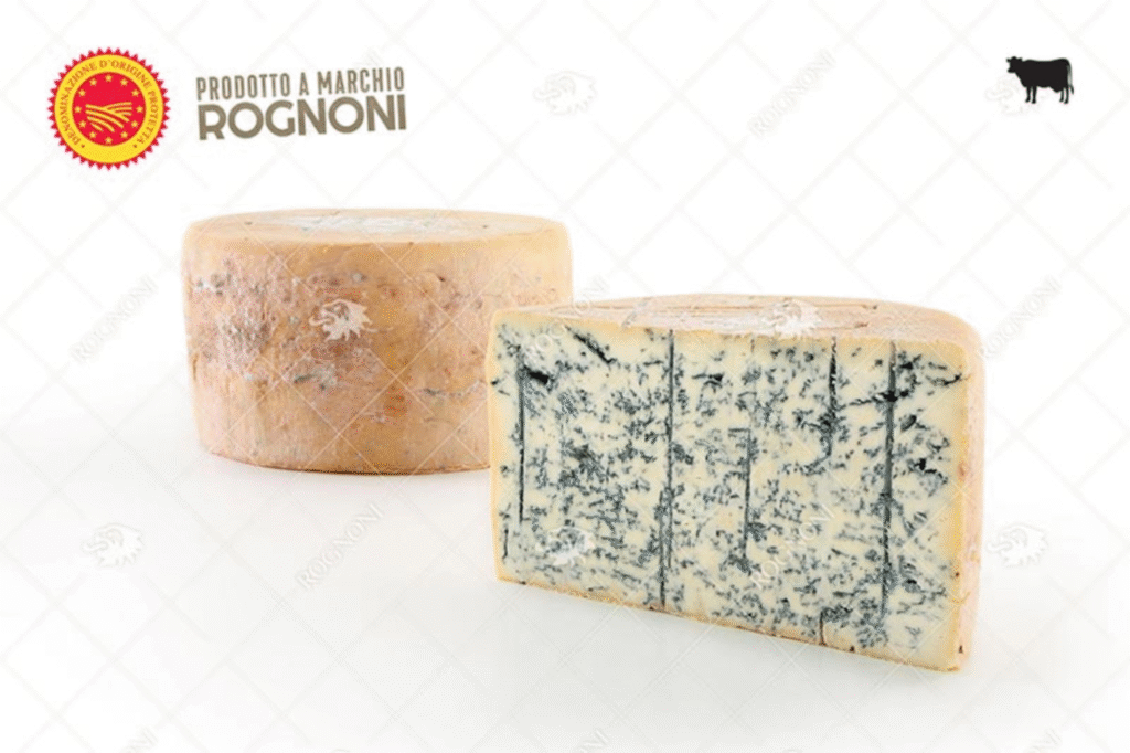 Цялото сирене Gorgonzola DOP Piccante Rognoni, отлежало в традиционен стил.
